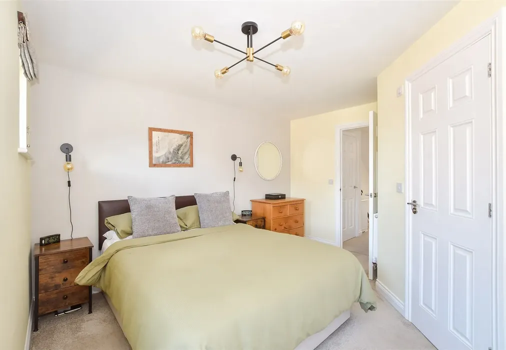 Bedroom 1 - Queripel Close, Tunbridge Wells, Kent - Wards of Kent