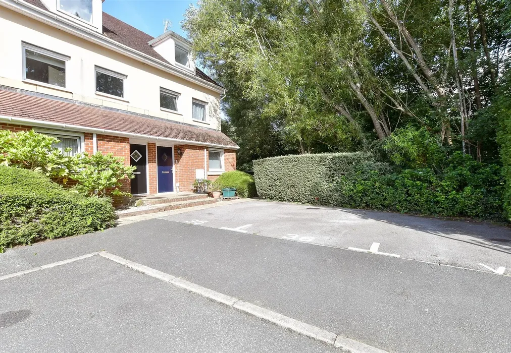 Driveway/Parking - Queripel Close, Tunbridge Wells, Kent - Wards of Kent