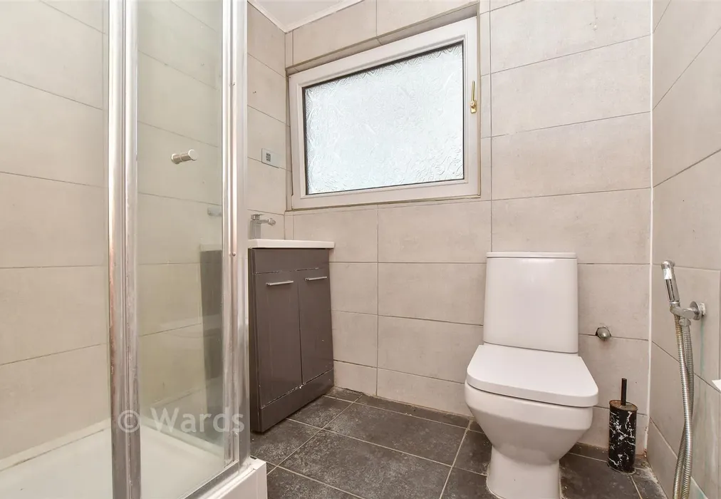 Shower Room - Marsh View, Palmarsh, Hythe, Kent - Wards of Kent