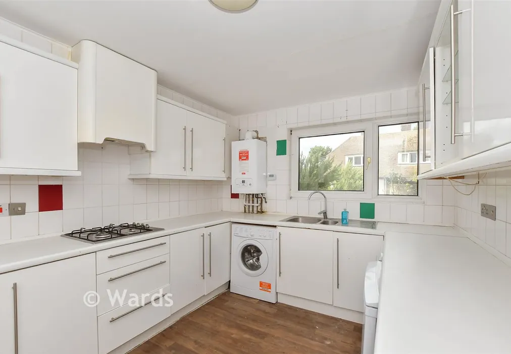 Kitchen - Marsh View, Palmarsh, Hythe, Kent - Wards of Kent