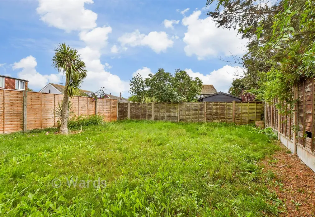 Rear Garden - Marsh View, Palmarsh, Hythe, Kent - Wards of Kent