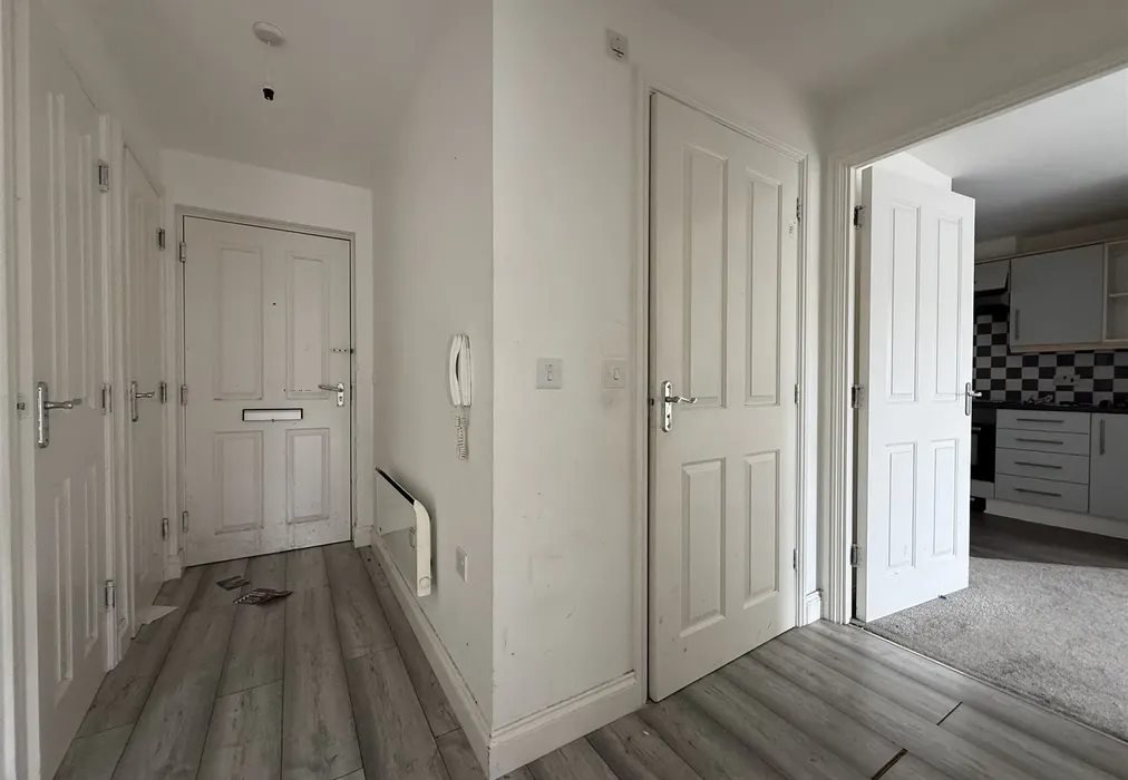 Hallway - Little Hackets, Havant, Hampshire - Wards of Kent