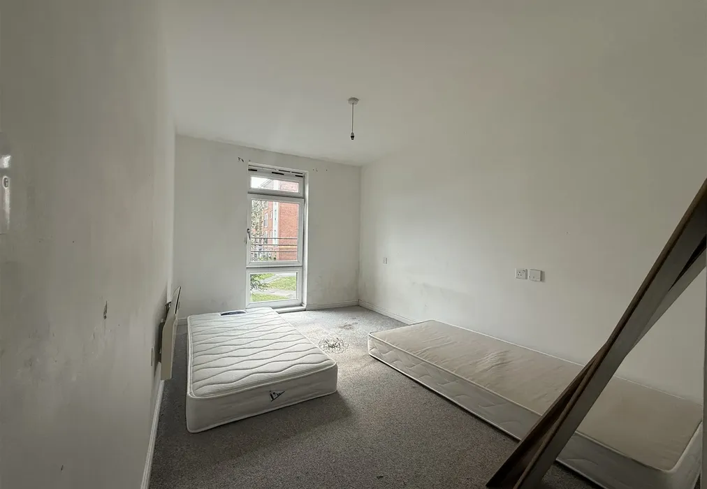 Bedroom - Little Hackets, Havant, Hampshire - Wards of Kent