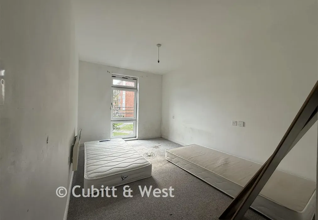 Bedroom - Little Hackets, Havant, Hampshire - Wards of Kent