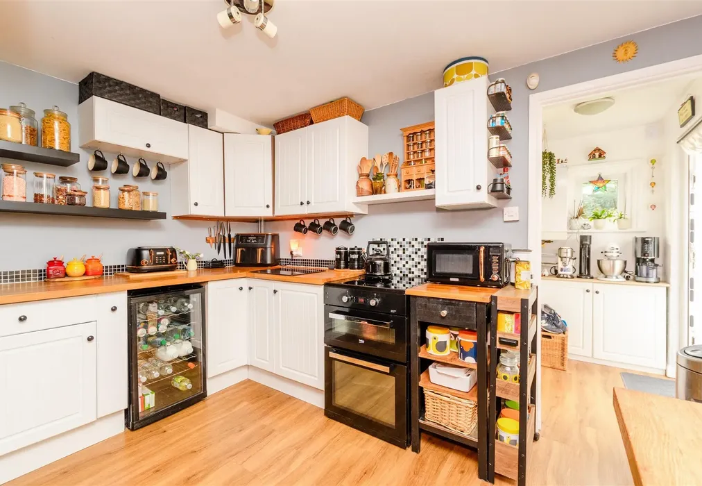 Kitchen - The Brent, Dartford, Kent - Wards of Kent