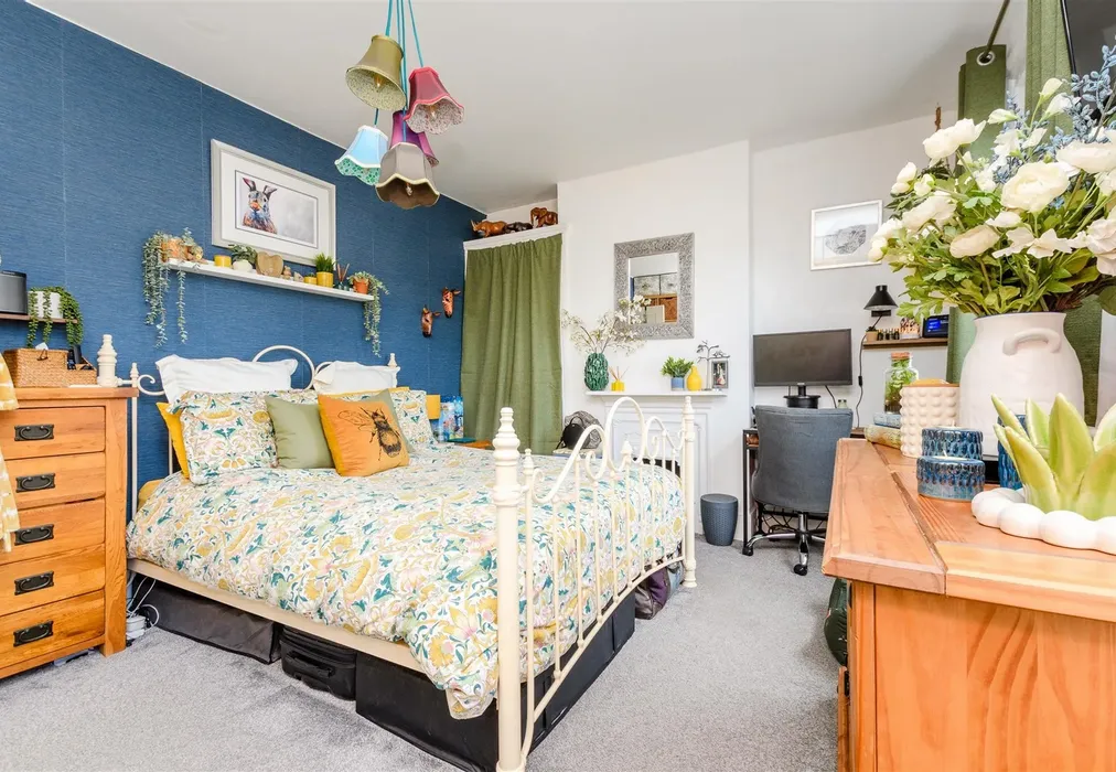 Bedroom 1 - The Brent, Dartford, Kent - Wards of Kent