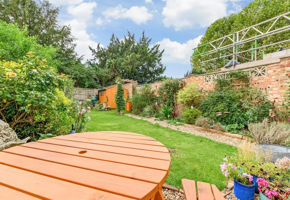 Rear Garden - The Brent, Dartford, Kent - Wards of Kent