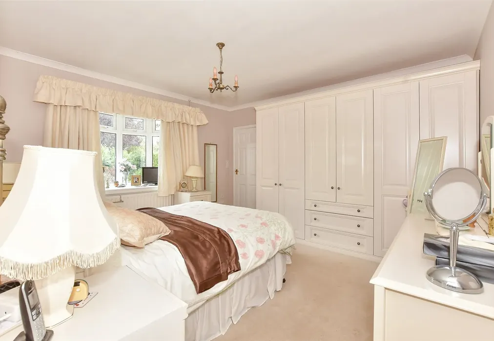 Bedroom 1 - Woodvale Avenue, Chestfield, Whitstable, Kent - Wards of Kent