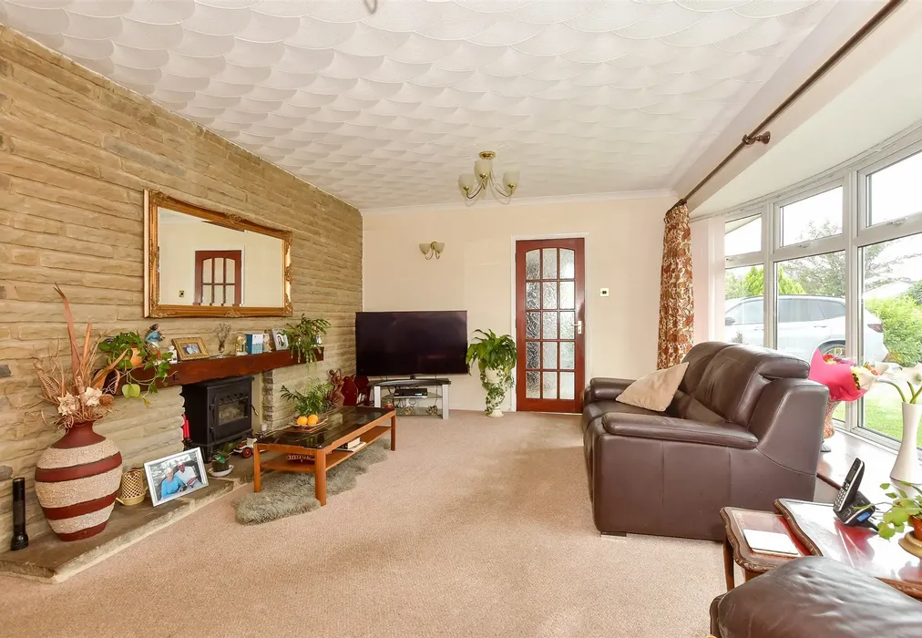 Lounge - Woodvale Avenue, Chestfield, Whitstable, Kent - Wards of Kent