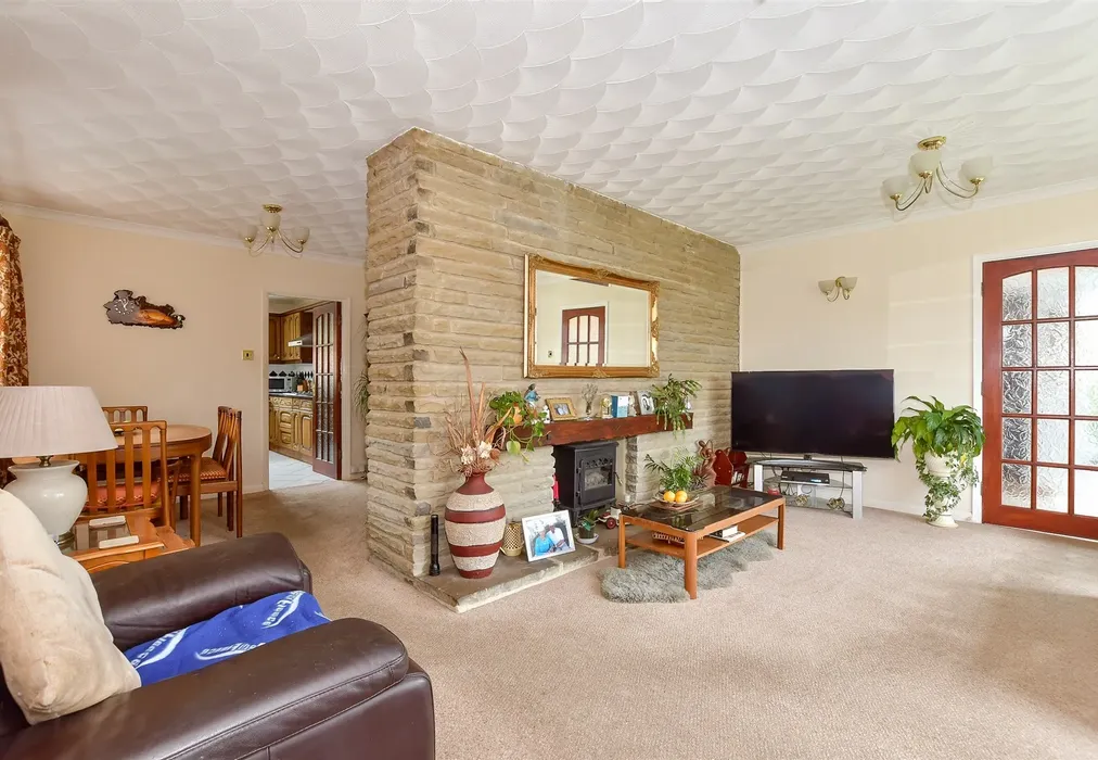 Lounge - Woodvale Avenue, Chestfield, Whitstable, Kent - Wards of Kent