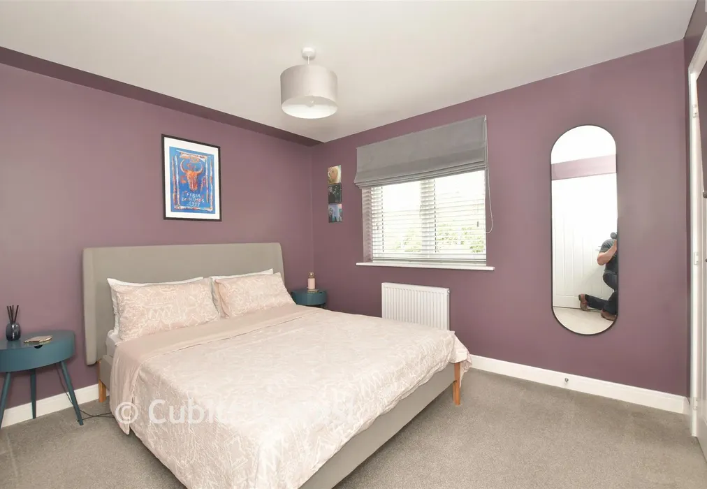 Bedroom 1 - Newell Crescent, Eastergate, Chichester, West Sussex - Wards of Kent