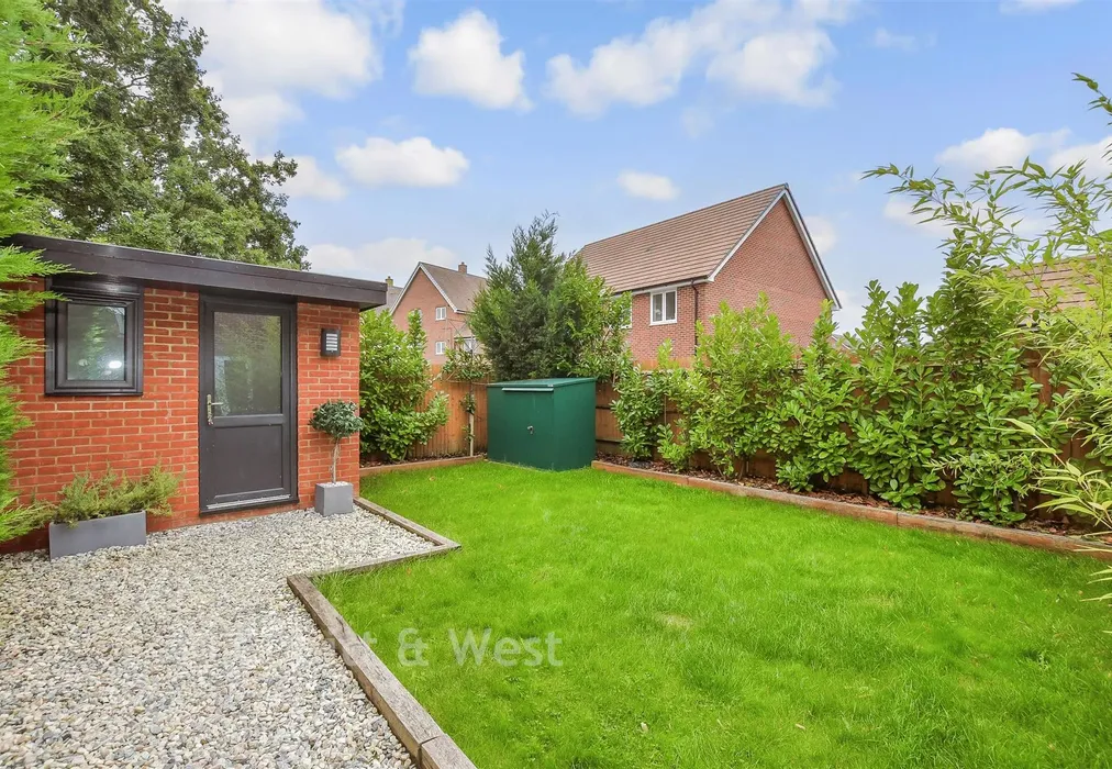 Rear Garden - Newell Crescent, Eastergate, Chichester, West Sussex - Wards of Kent