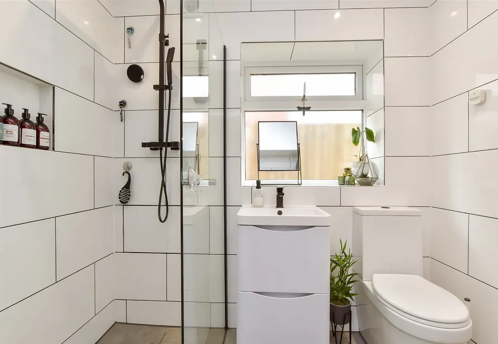 Shower Room - Seaview Road, Woodingdean, Brighton, East Sussex - Wards of Kent