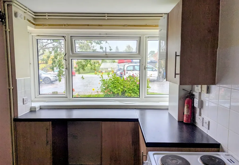 Kitchen - Chenies Close, Tunbridge Wells, Kent - Wards of Kent