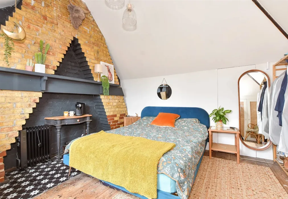 Loft Room - Segrave Crescent, Folkestone, Kent - Wards of Kent