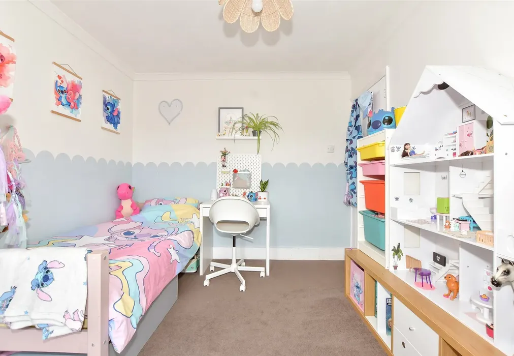 Bedroom 2 - Segrave Crescent, Folkestone, Kent - Wards of Kent