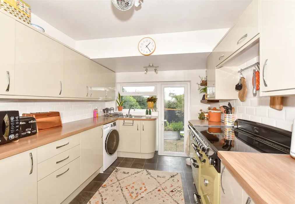 Kitchen - Segrave Crescent, Folkestone, Kent - Wards of Kent