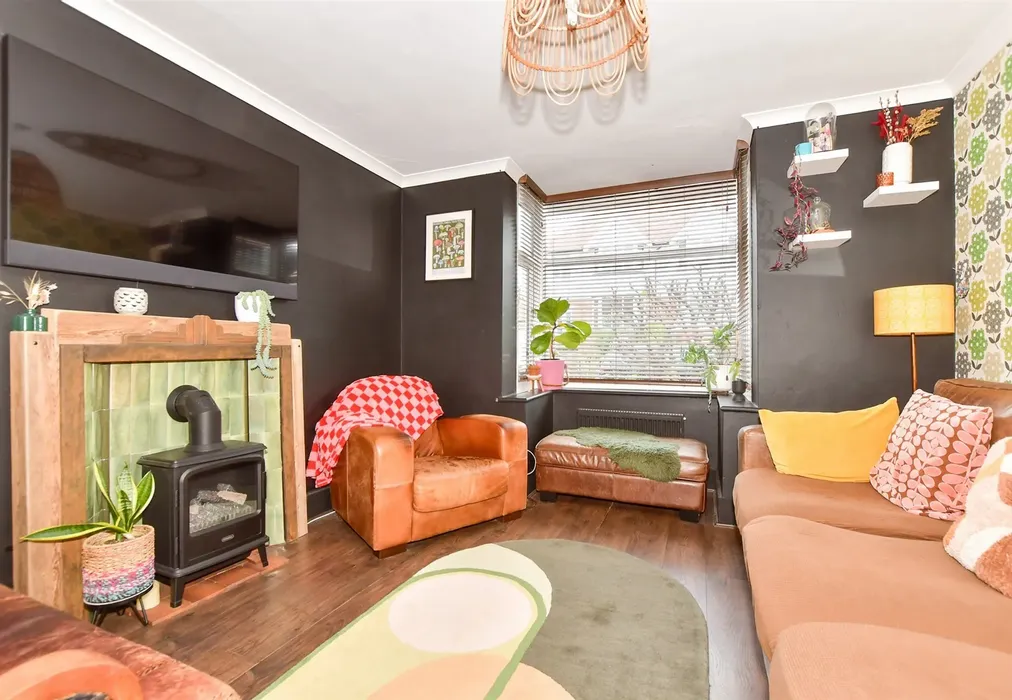 Lounge - Segrave Crescent, Folkestone, Kent - Wards of Kent