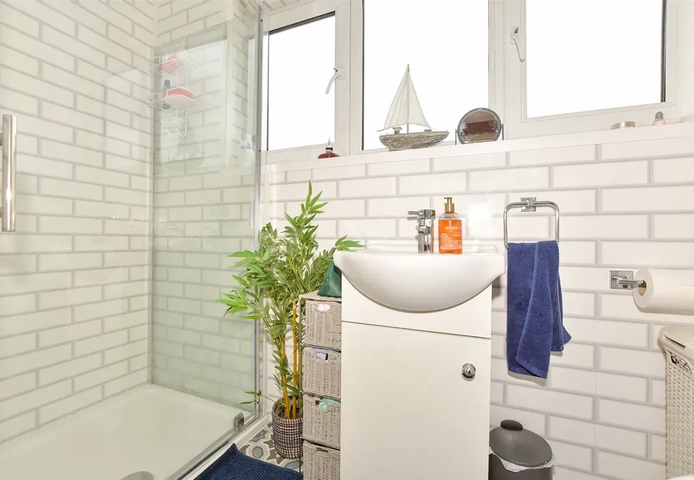En-Suite Shower Room - Segrave Crescent, Folkestone, Kent - Wards of Kent