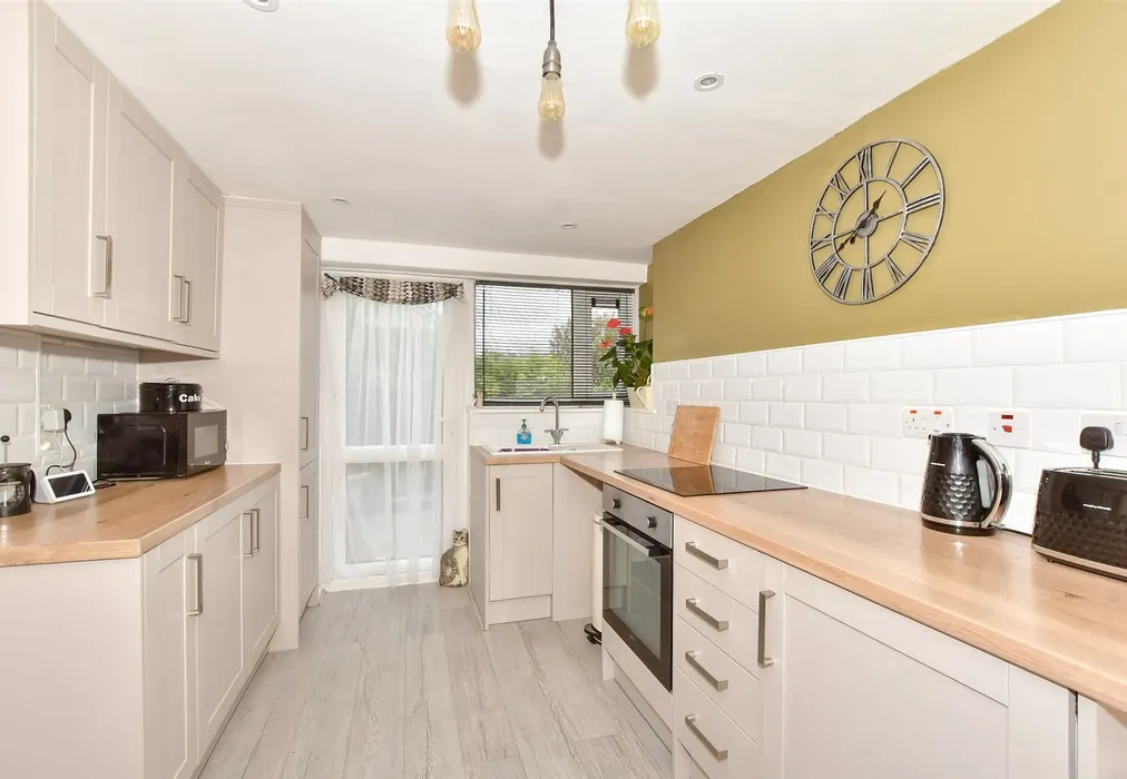 Lounge/ Kitchen - Segrave Crescent, Folkestone, Kent - Wards of Kent