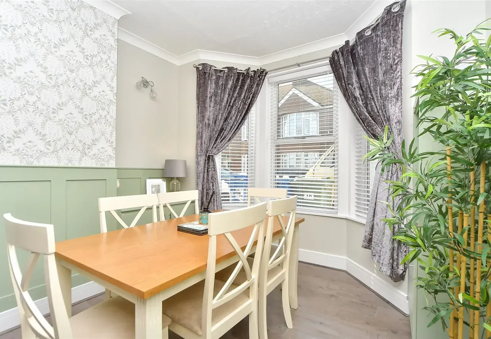 Lounge/Diner - Seager Road, Sheerness, Kent - Wards of Kent