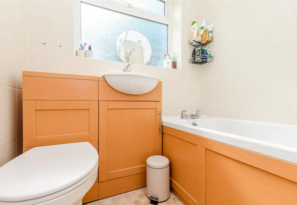 Bathroom - Blaker Avenue, Rochester, Kent - Wards of Kent