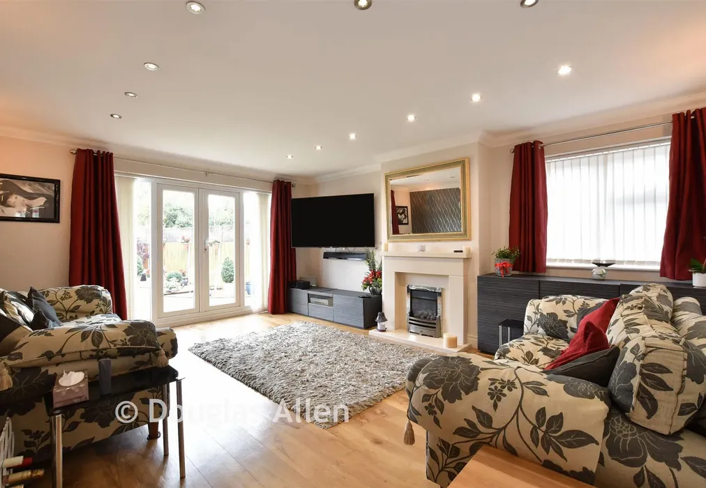 Lounge - Church Road, Noak Bridge, Basildon, Essex - Wards of Kent