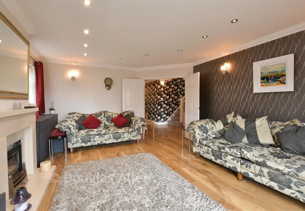 Lounge - Church Road, Noak Bridge, Basildon, Essex - Wards of Kent