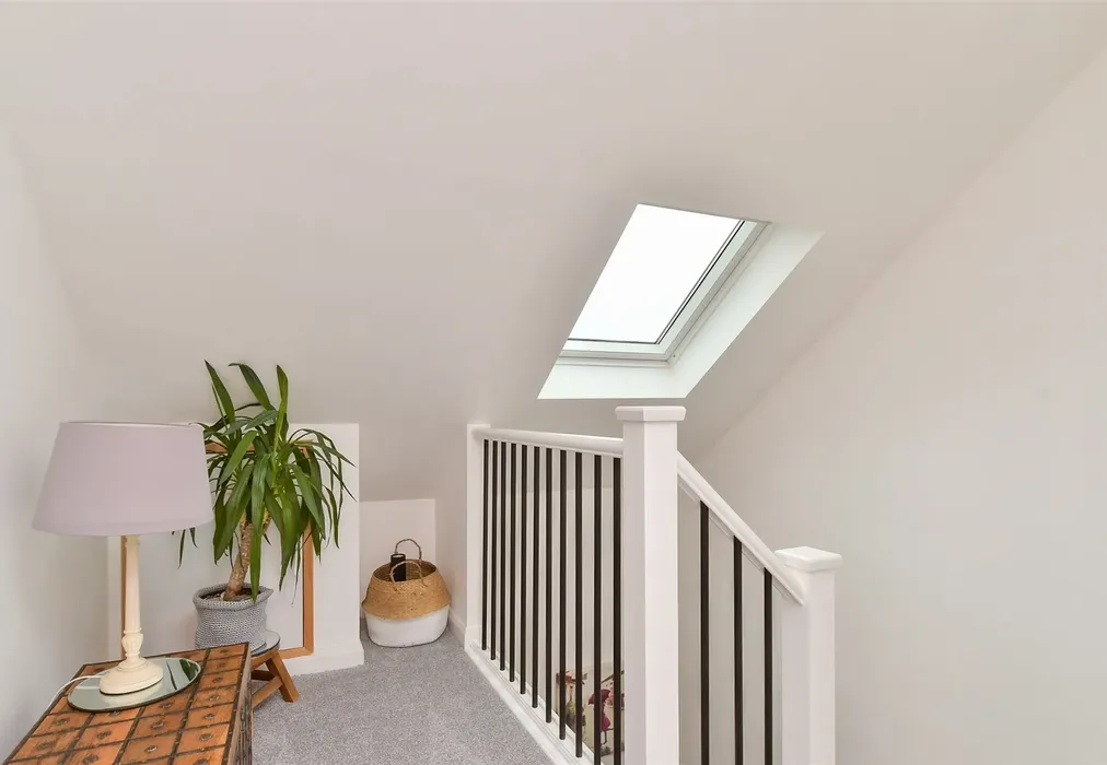 Landing - Vernon Avenue, Woodingdean, Brighton, East Sussex - Wards of Kent