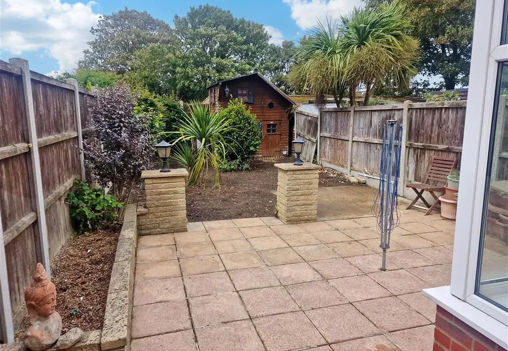 Garden - Laureate Close, Margate, Kent - Wards of Kent