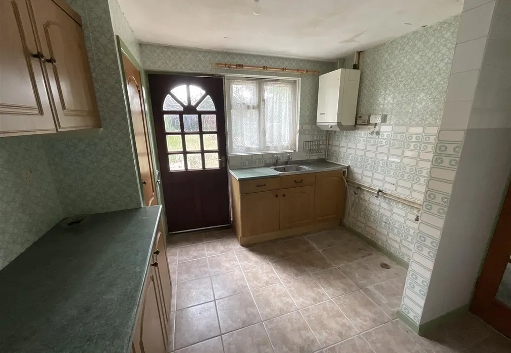 Kitchen - Dunsfold Way, New Addington, Croydon, Surrey - Wards of Kent