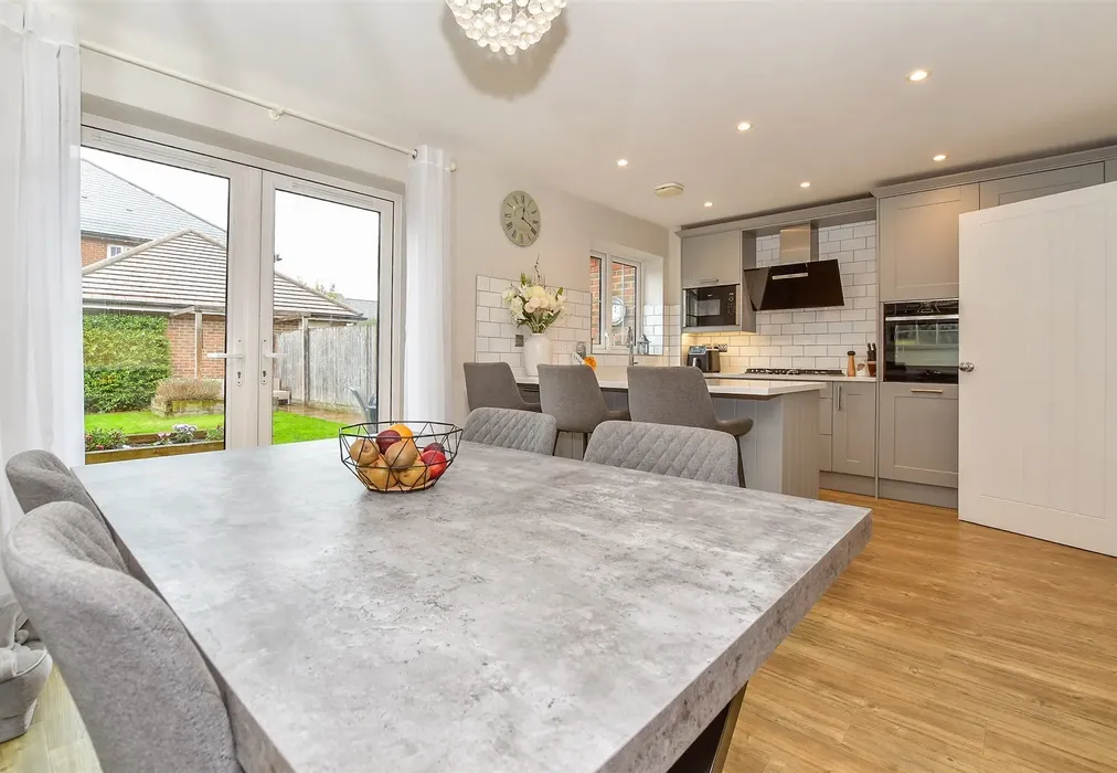 Kitchen - The Weavers, Headcorn, Ashford, Kent - Wards of Kent