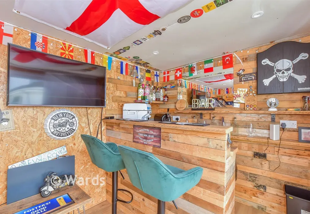 Workshop/Outbuildings - Victoria Road, Littlestone, Kent - Wards of Kent