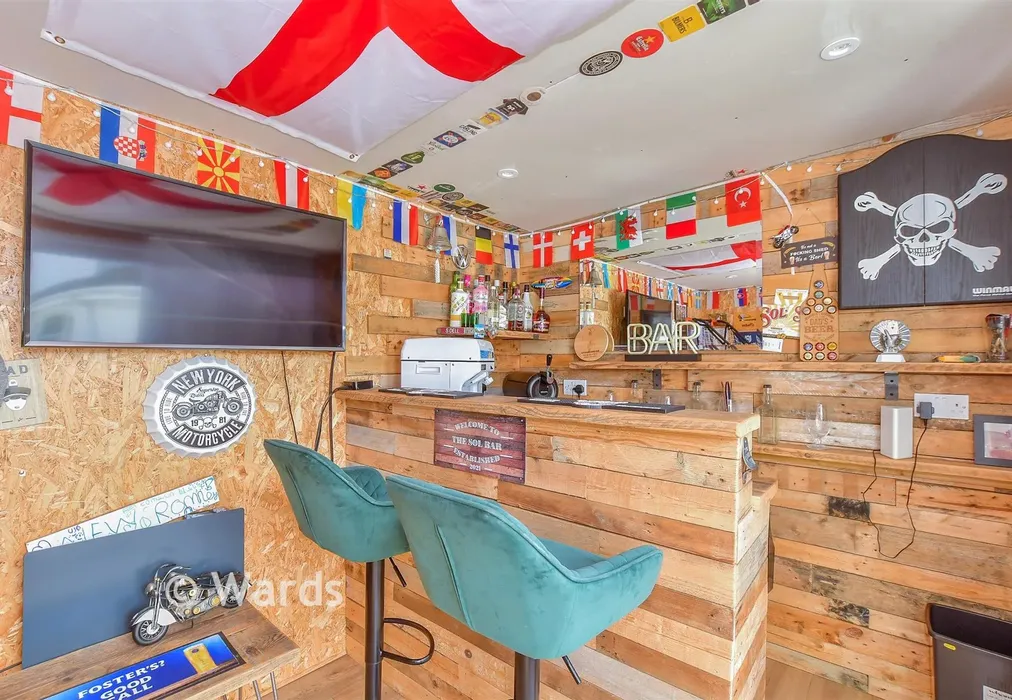 Workshop/Outbuildings - Victoria Road, Littlestone, Kent - Wards of Kent