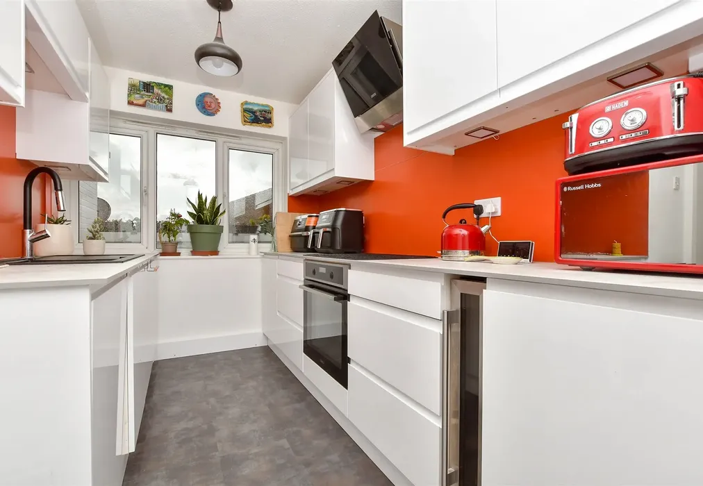 Kitchen - Douglas Close, Wallington, Surrey - Wards of Kent