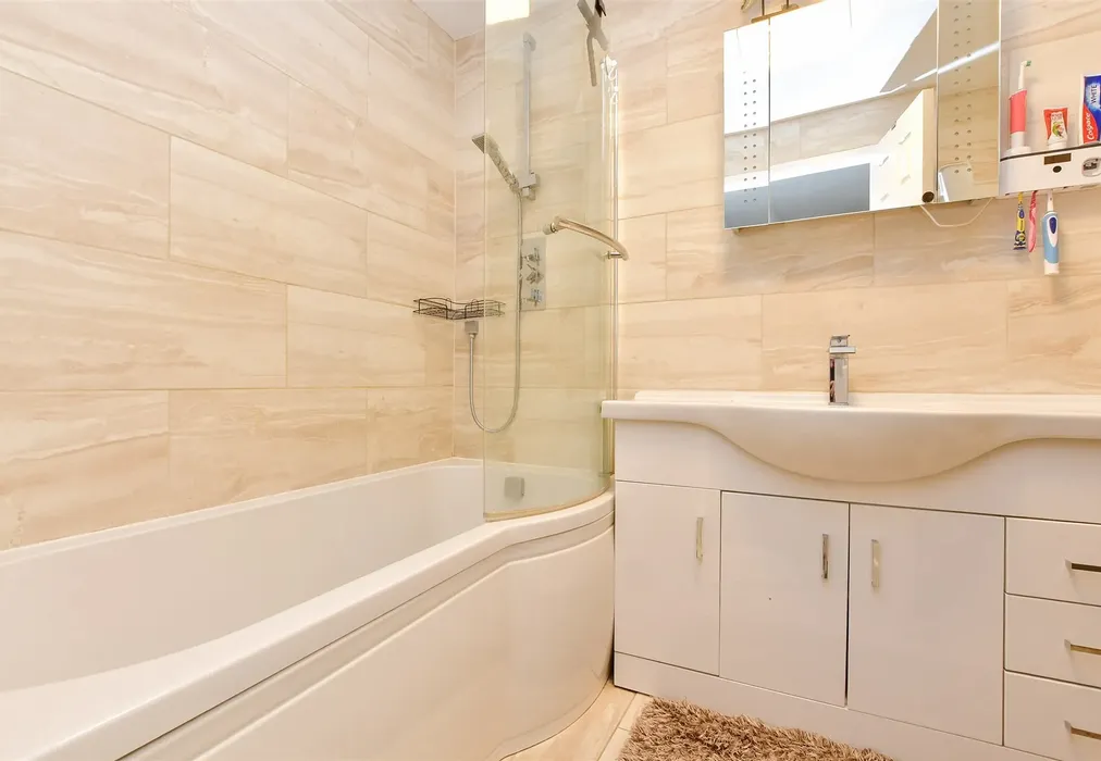 Bathroom - Douglas Close, Wallington, Surrey - Wards of Kent