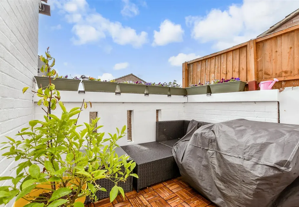 Balcony / Terrace - Douglas Close, Wallington, Surrey - Wards of Kent