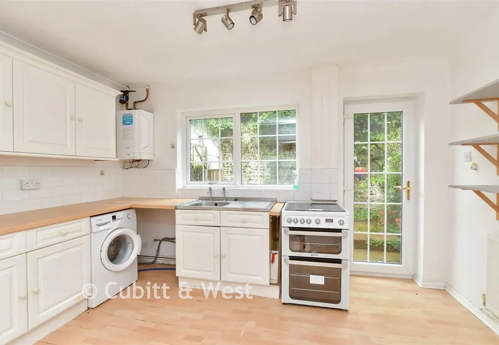 Kitchen - Elm Grove, Lewes, East Sussex - Wards of Kent