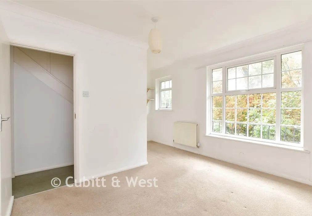 Bedroom 1 - Elm Grove, Lewes, East Sussex - Wards of Kent