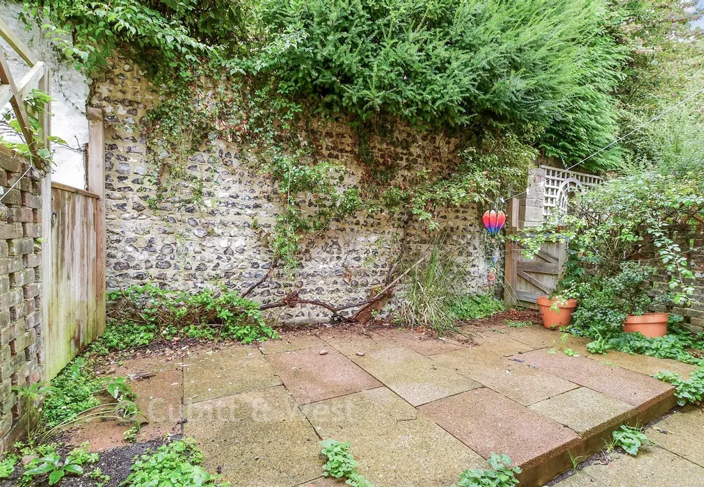 Rear Garden - Elm Grove, Lewes, East Sussex - Wards of Kent