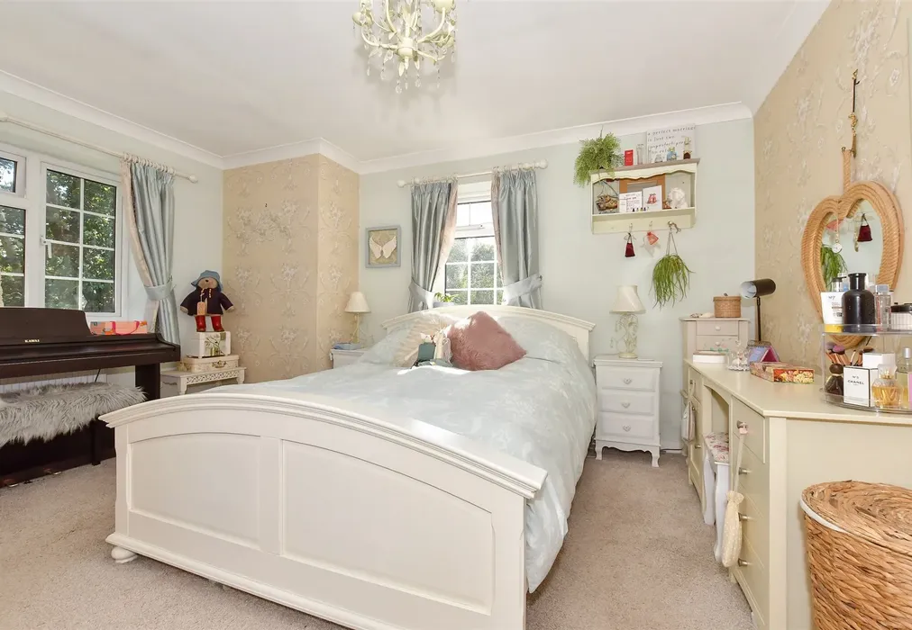 Bedroom 1 - Aberdeen Close, Upstreet, Canterbury, Kent - Wards of Kent