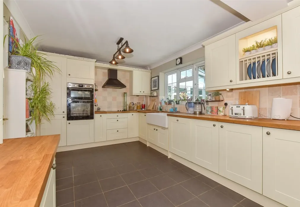 Kitchen/Diner - Aberdeen Close, Upstreet, Canterbury, Kent - Wards of Kent