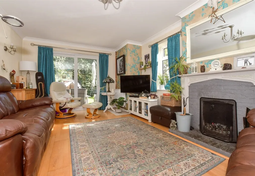 Lounge - Aberdeen Close, Upstreet, Canterbury, Kent - Wards of Kent