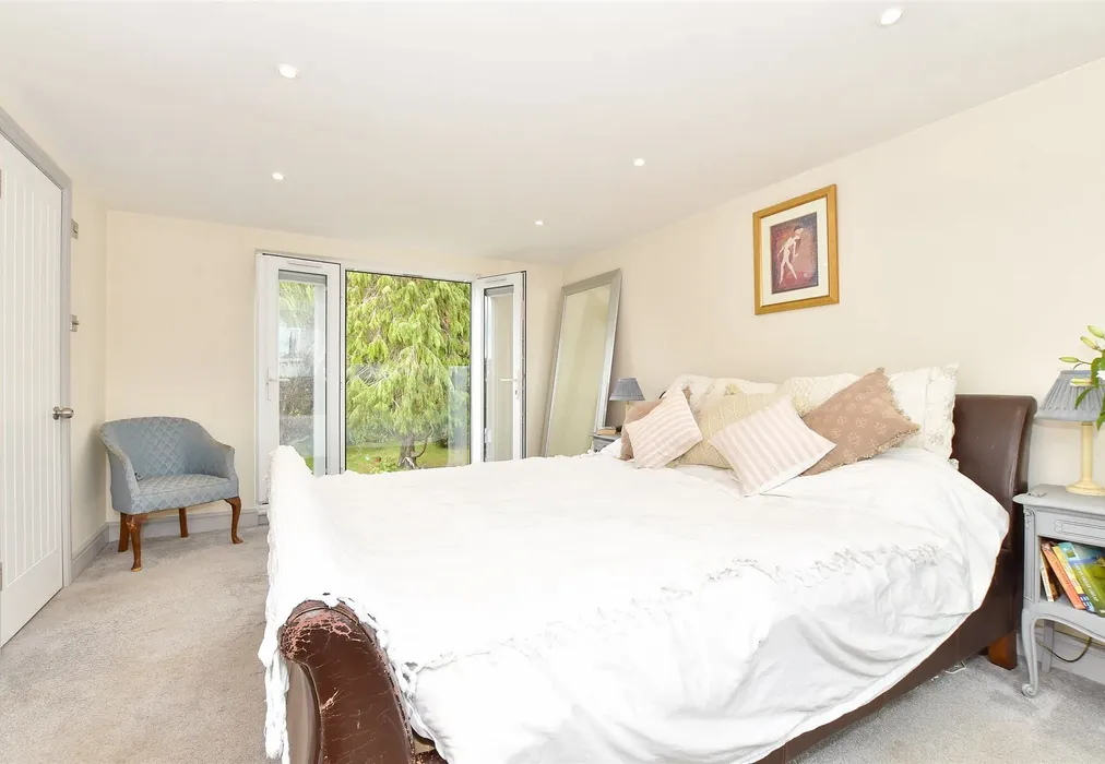 Bedroom 1 - Headcorn Road, Grafty Green, Maidstone, Kent - Wards of Kent
