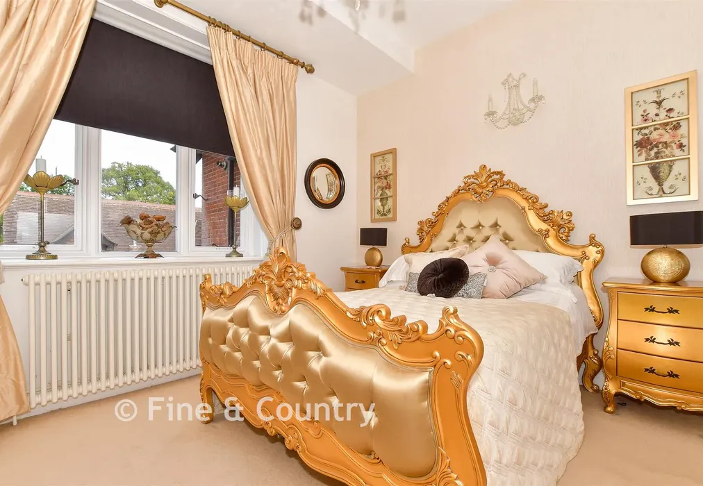 Bedroom 2 - North Frith Park, Hadlow, Tonbridge, Kent - Wards of Kent