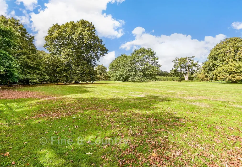Communal Gardens - North Frith Park, Hadlow, Tonbridge, Kent - Wards of Kent