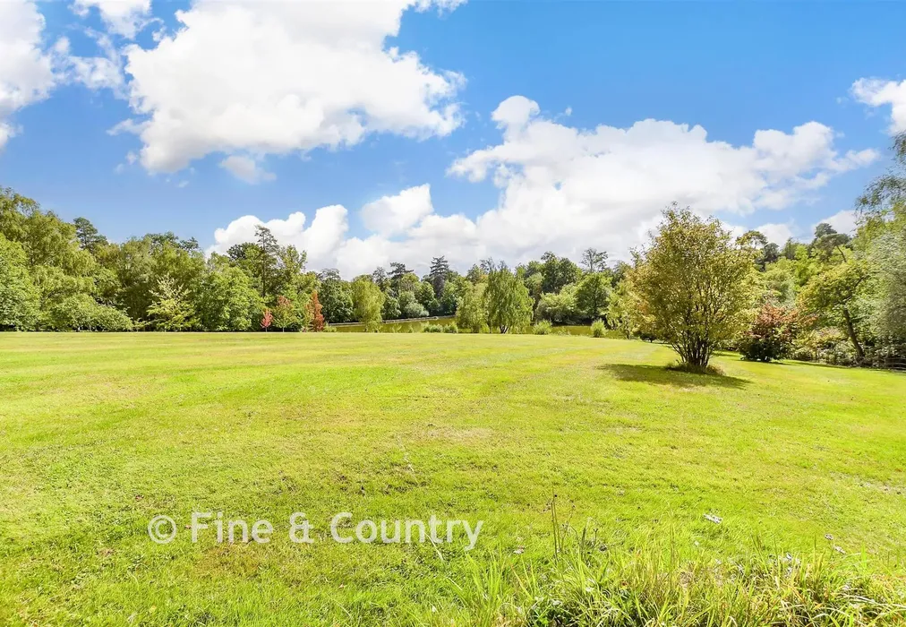 Communal Gardens - North Frith Park, Hadlow, Tonbridge, Kent - Wards of Kent