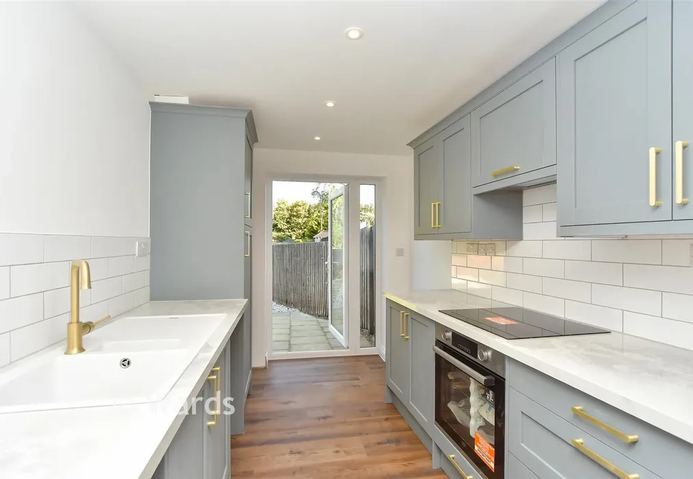 Kitchen - Poplar View, Boughton, Faversham, Kent - Wards of Kent