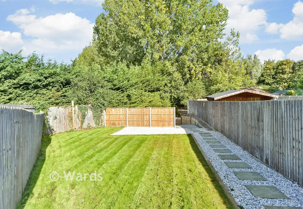 Rear Garden - Poplar View, Boughton, Faversham, Kent - Wards of Kent
