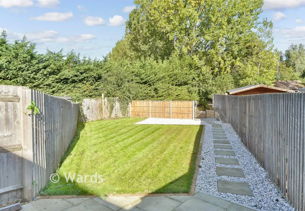 Rear Garden - Poplar View, Boughton, Faversham, Kent - Wards of Kent